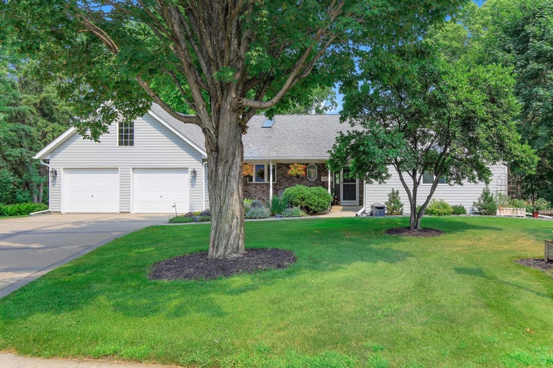 320 Hackberry Cir, Hastings, MN 55033