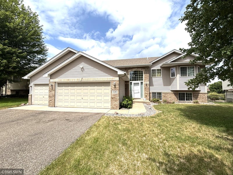 15392 Krypton St NW, Anoka, MN 55303