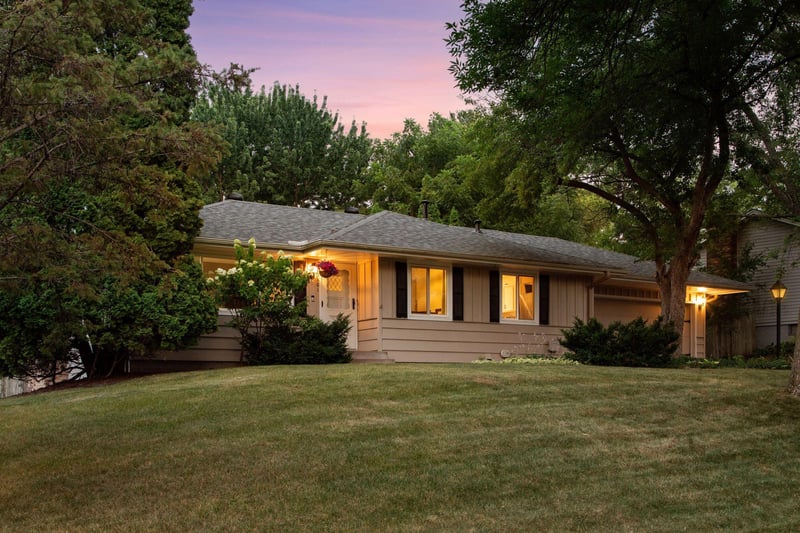 13101 Oakland Dr, Burnsville, MN 55337