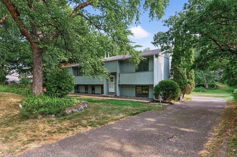 408-410 Cardigan Rd, Shoreview, MN 55126