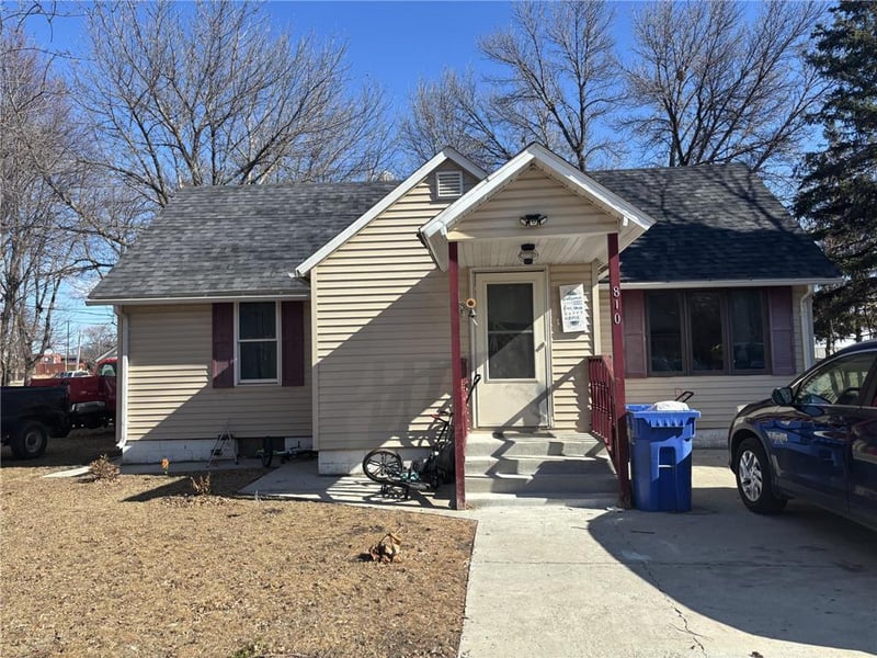 810 13th St, Clarkfield, MN 56223