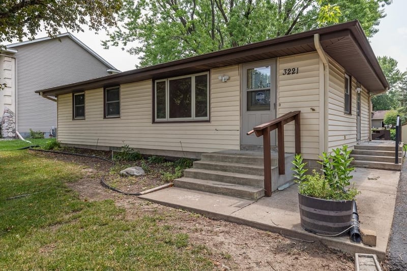 3221 Kent St SW, Prior Lake, MN 55372