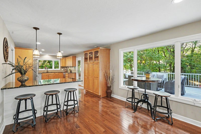 5710 Oakview Ln N, Plymouth, MN 55442