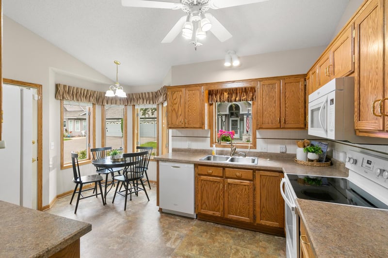 2556 Sumac Rg, White Bear Lake, MN 55110