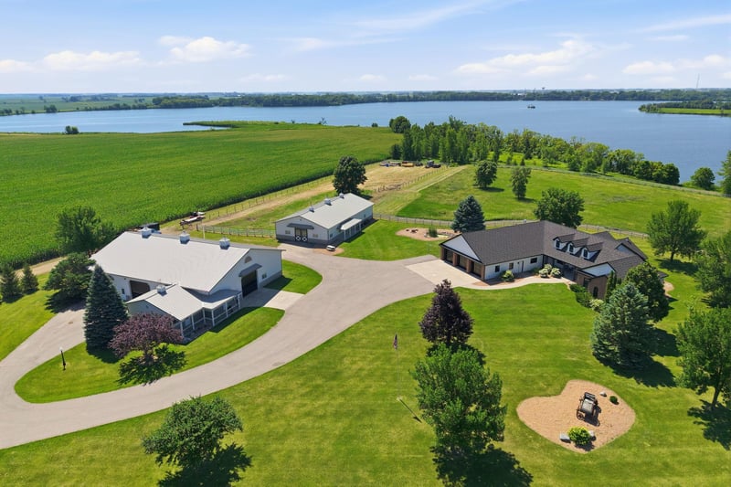 46445 250th St, Gaylord, MN 55334