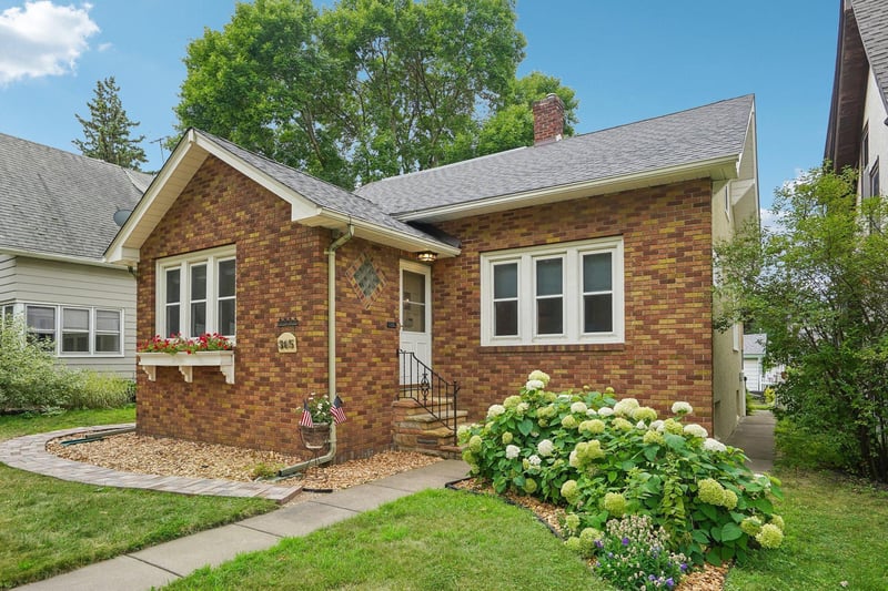365 Warwick St, Saint Paul, MN 55105