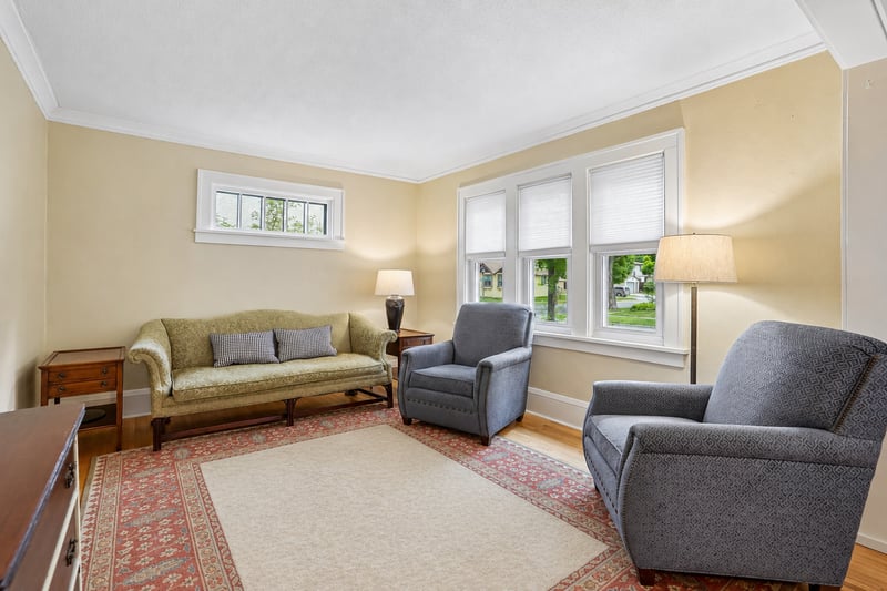 365 Warwick St, Saint Paul, MN 55105