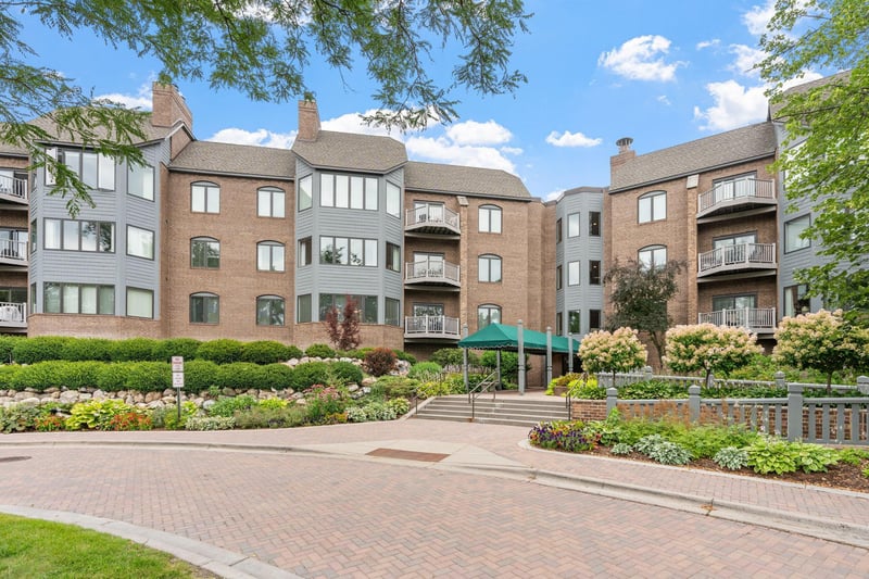 12700 Sherwood Pl #112, Minnetonka, MN 55305