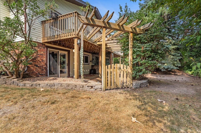 1055 Bridge St, Shoreview, MN 55126