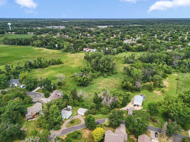 695 N Oak Dr, Vadnais Heights, MN 55127