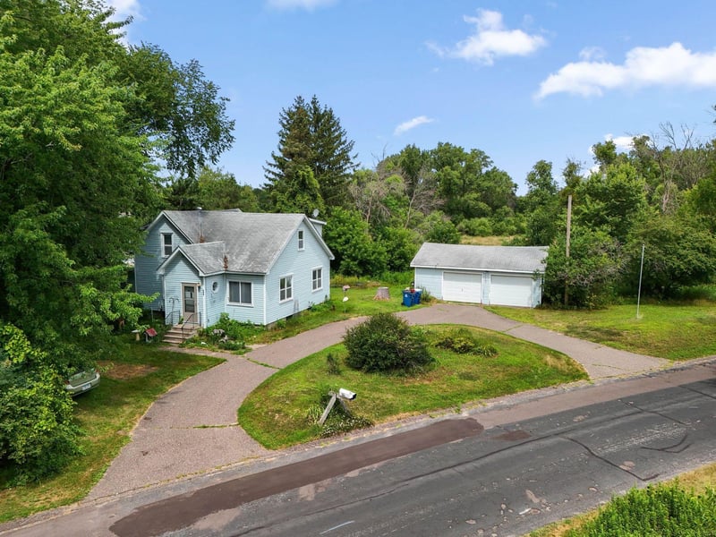 695 N Oak Dr, Vadnais Heights, MN 55127