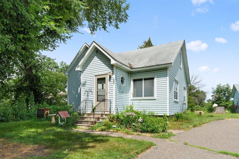 695 N Oak Dr, Vadnais Heights, MN 55127