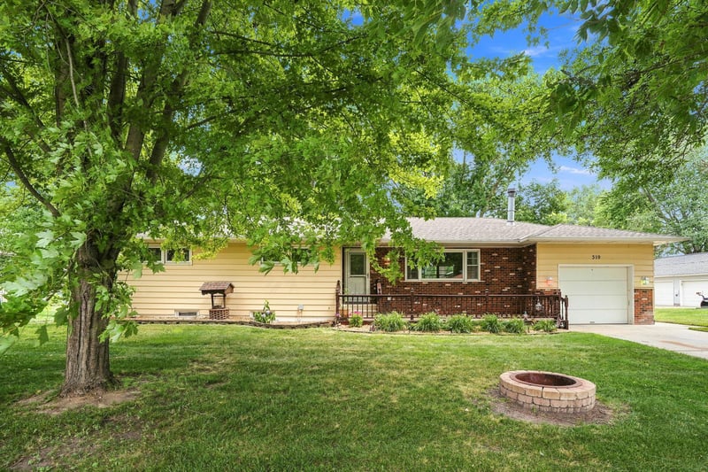 319 Maple Ave S, Maple Lake, MN 55358
