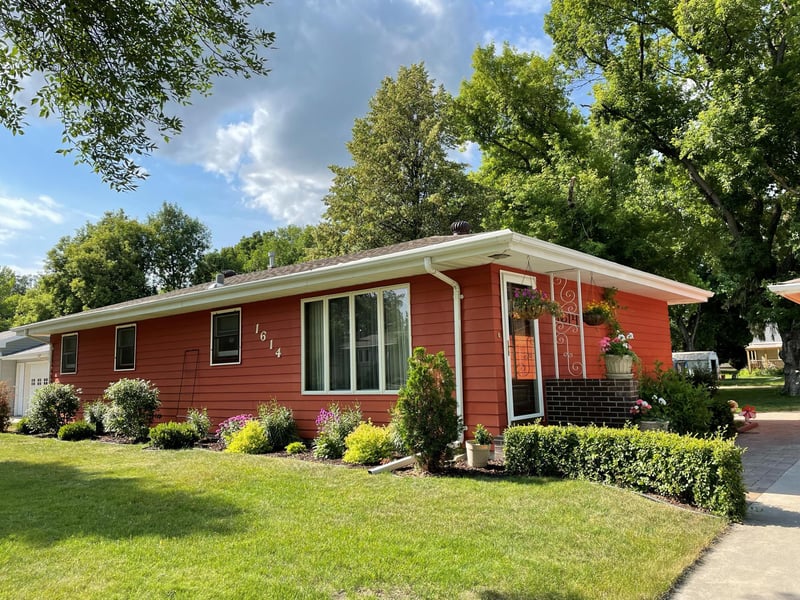 1614 19th St NW, East Grand Forks, MN 56721