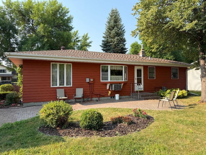 1614 19th St NW, East Grand Forks, MN 56721