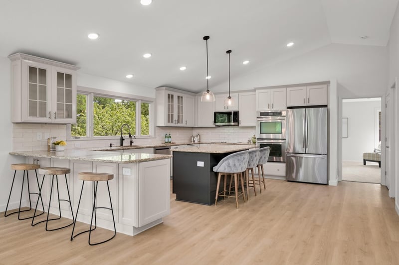 8350 Amsden Ridge Dr, Bloomington, MN 55438