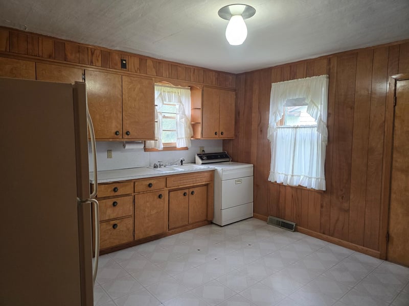 860 Basinger Memorial Dr, Mountain Lake, MN 56159