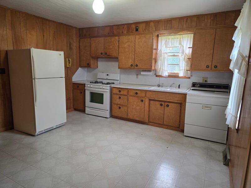 860 Basinger Memorial Dr, Mountain Lake, MN 56159