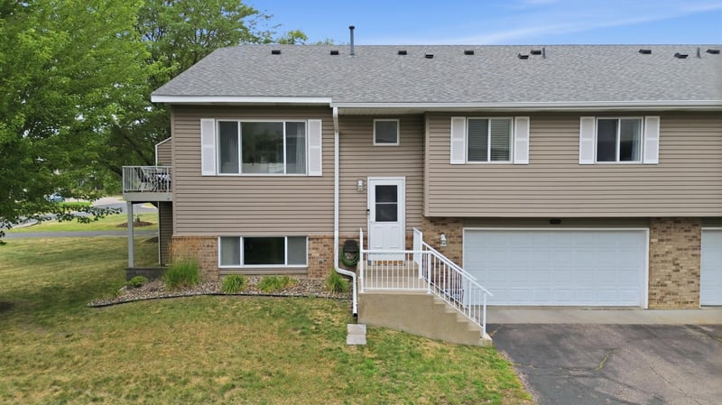 7610 157th St W #B, Apple Valley, MN 55124