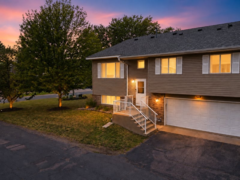 7610 157th St W #B, Apple Valley, MN 55124