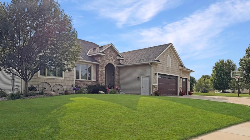 912 Superior Dr, Northfield, MN 55057
