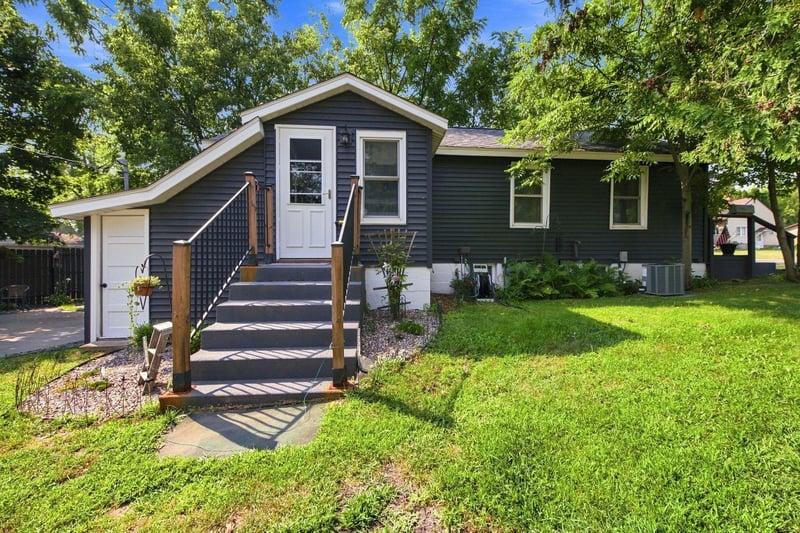 906 Scribner St, Spooner, WI 54801