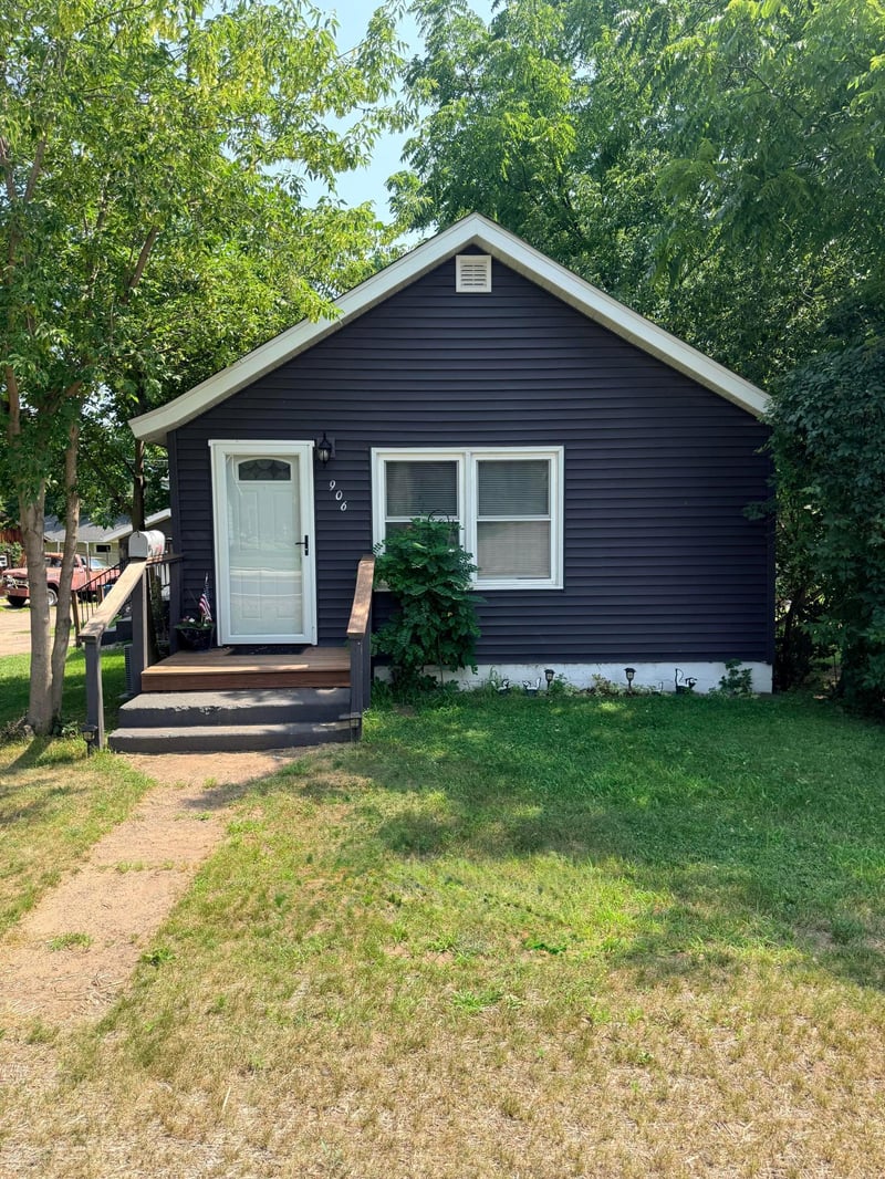 906 Scribner St, Spooner, WI 54801