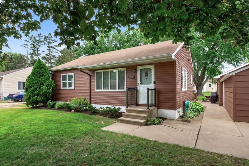 2300 Brookview Dr, Brooklyn Center, MN 55430