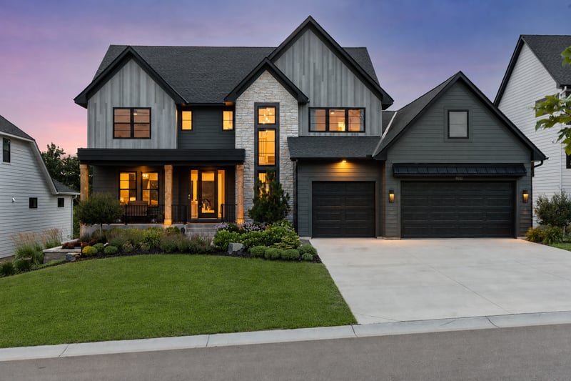 9592 Iron Horse Rd, Woodbury, MN 55129