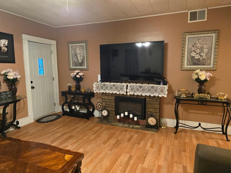 516 11th St N, Mountain Lake, MN 56159