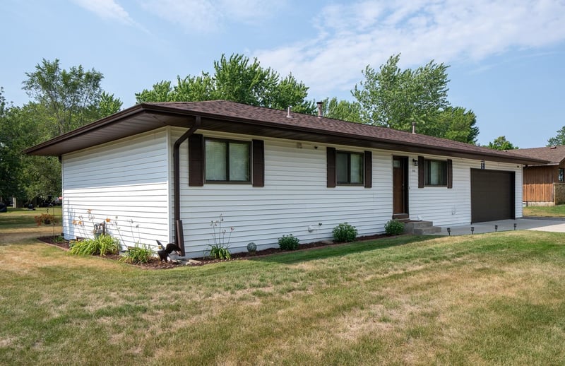 806 Callaway St E, Saint Joseph, MN 56374