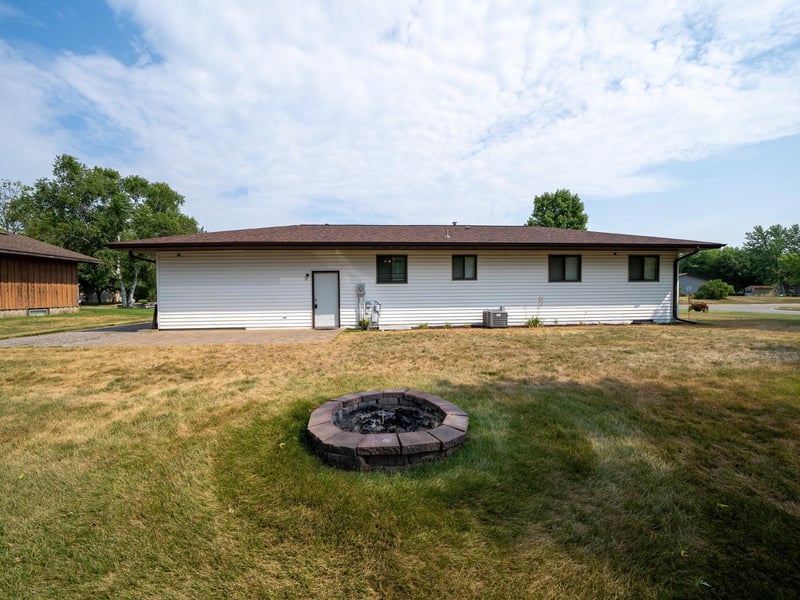 806 Callaway St E, Saint Joseph, MN 56374