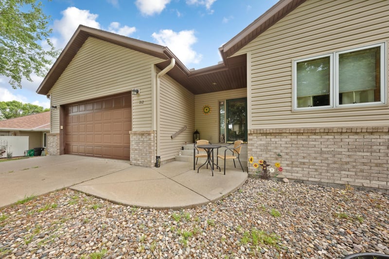 712 W Main St, Arlington, MN 55307
