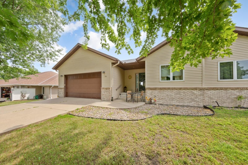 712 W Main St, Arlington, MN 55307