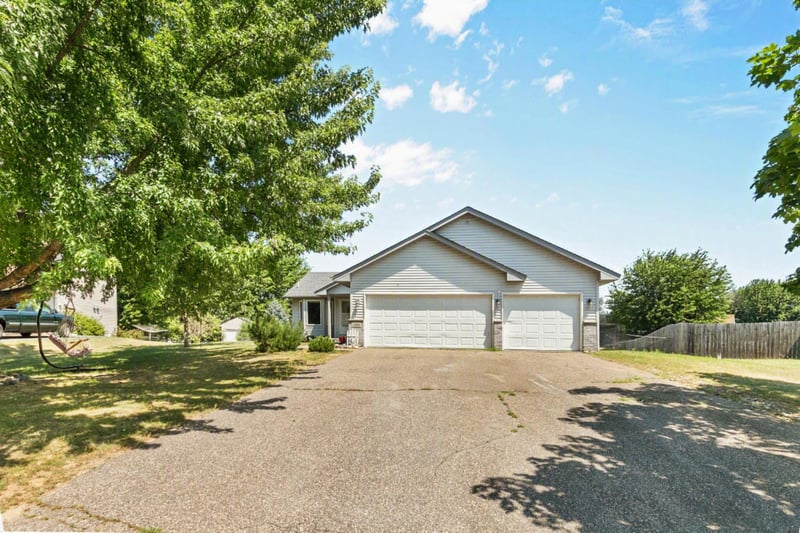 1980 Bridgewater Blvd S, Cambridge, MN 55008