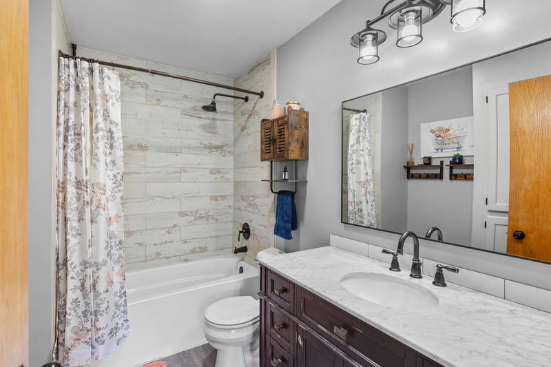1980 Bridgewater Blvd S, Cambridge, MN 55008