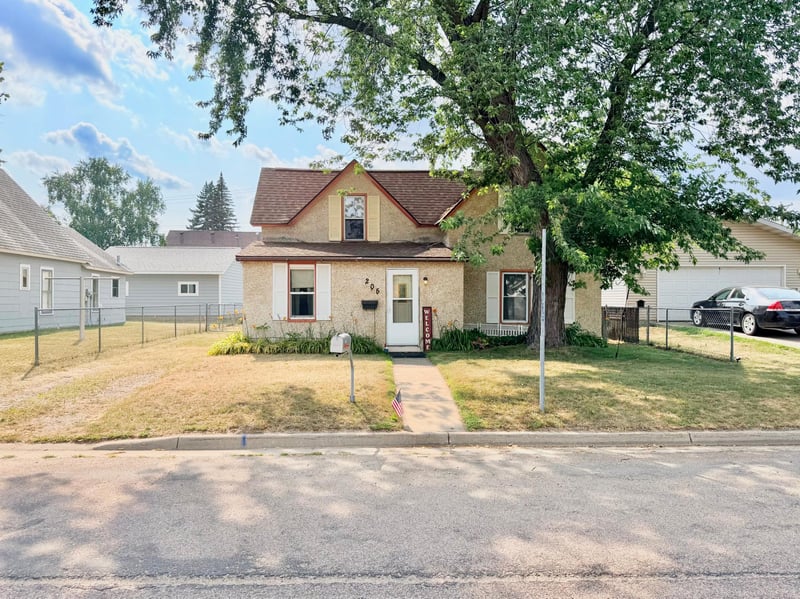 205 1st Ave NE, Brainerd, MN 56401