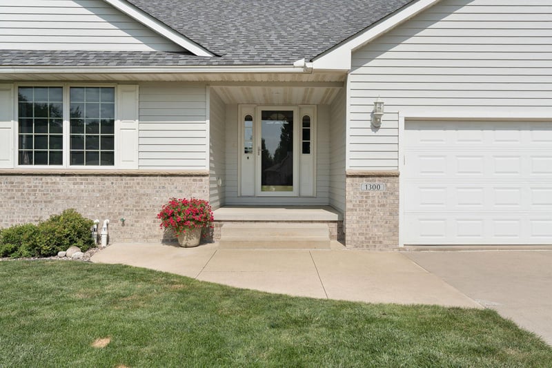1300 26th St SW, Austin, MN 55912