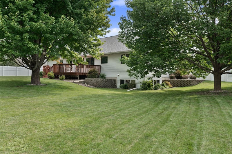 1300 26th St SW, Austin, MN 55912