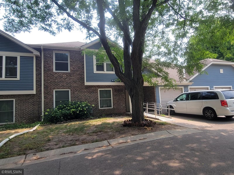 1977 Gold Trl #A, Eagan, MN 55122