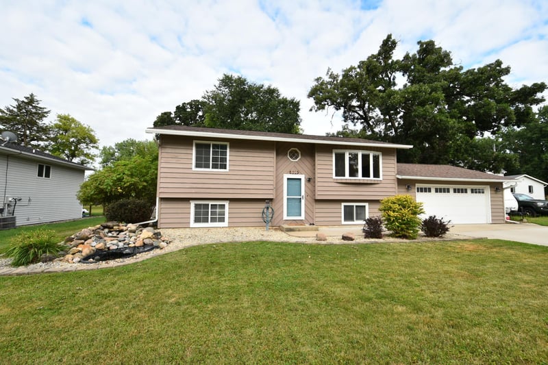 516 Pearl St, Zumbrota, MN 55992