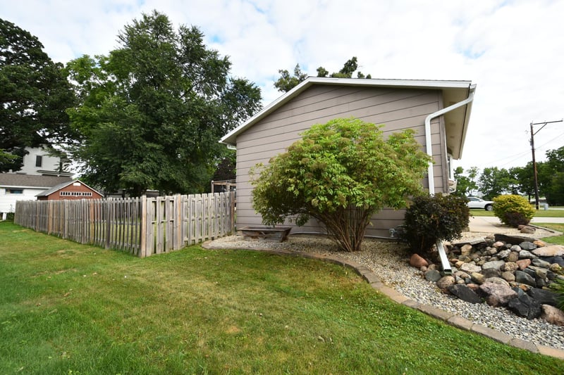 516 Pearl St, Zumbrota, MN 55992
