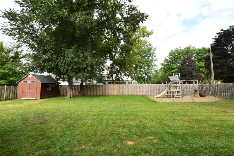 516 Pearl St, Zumbrota, MN 55992