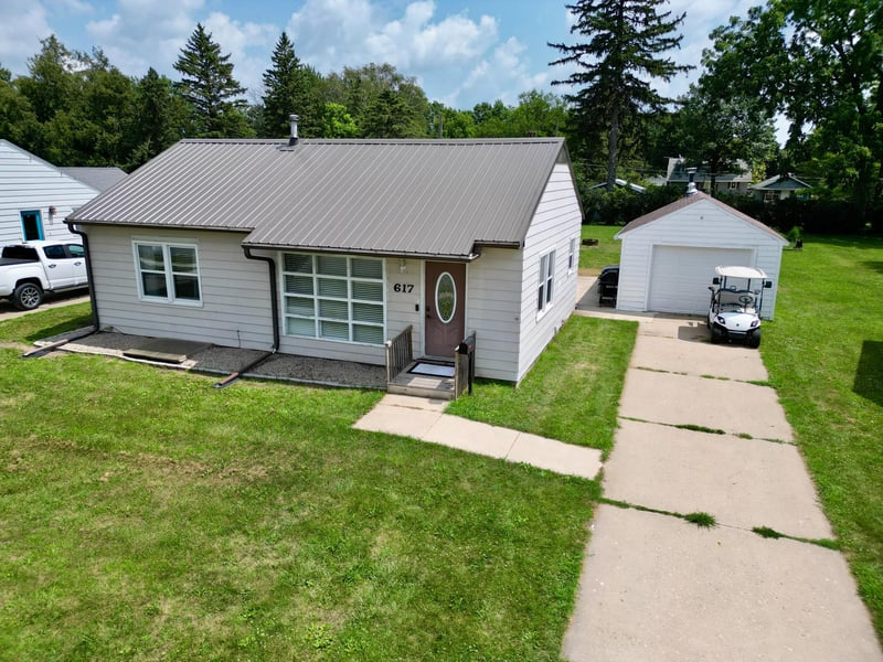 617 Lyndale Ave, Spring Valley, MN 55975