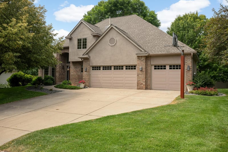 5715 Pond Dr, Shoreview, MN 55126