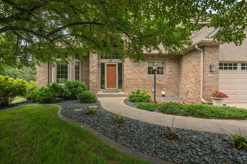 5715 Pond Dr, Shoreview, MN 55126