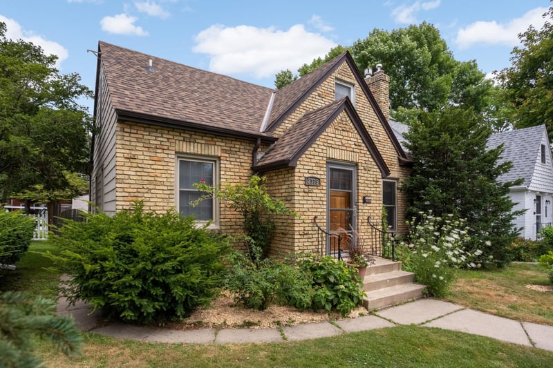 2135 Pinehurst Ave, Saint Paul, MN 55116