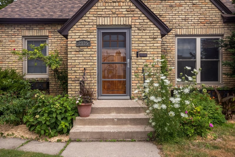 2135 Pinehurst Ave, Saint Paul, MN 55116