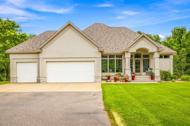 35475 Palisade Dr NE, Cambridge, MN 55008