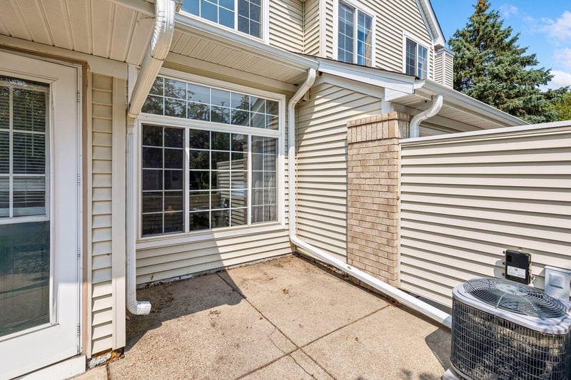 15321 Greenhaven Ln #107, Burnsville, MN 55306